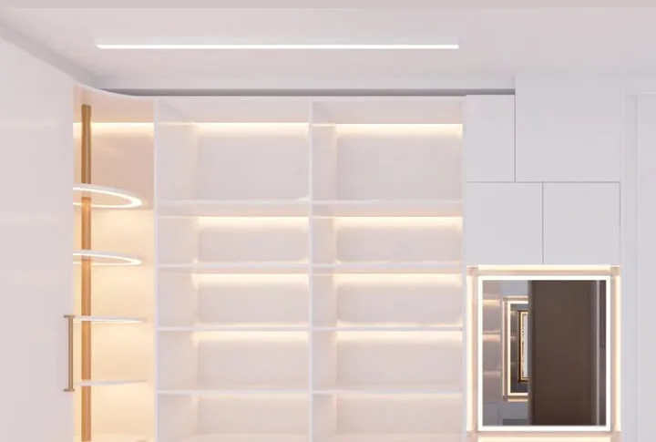 Closet com prateleiras iluminadas